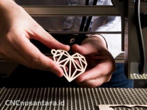 Read more about the article Perbedaan Pemotongan Menggunakan Laser dan CNC Router